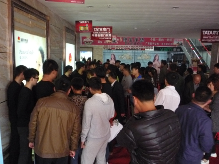 圖1 簽售環(huán)節(jié)人氣爆棚